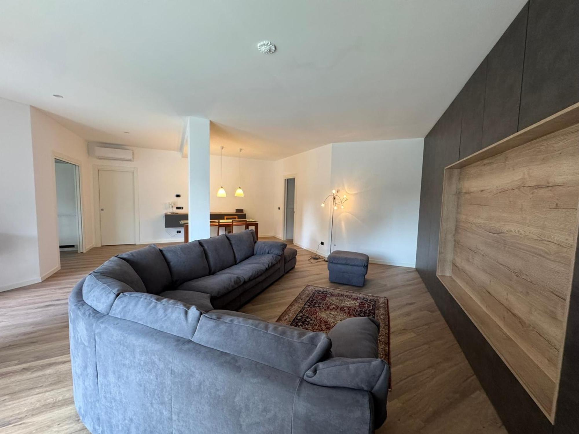 Ad Apartment